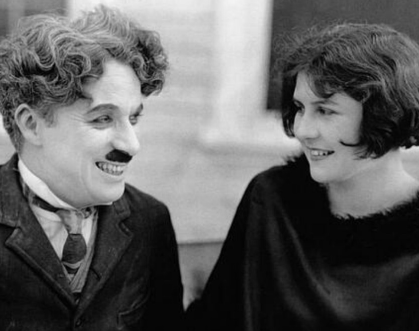 Charles Chaplin con su esposa