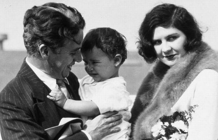 Charles Chaplin con hijo